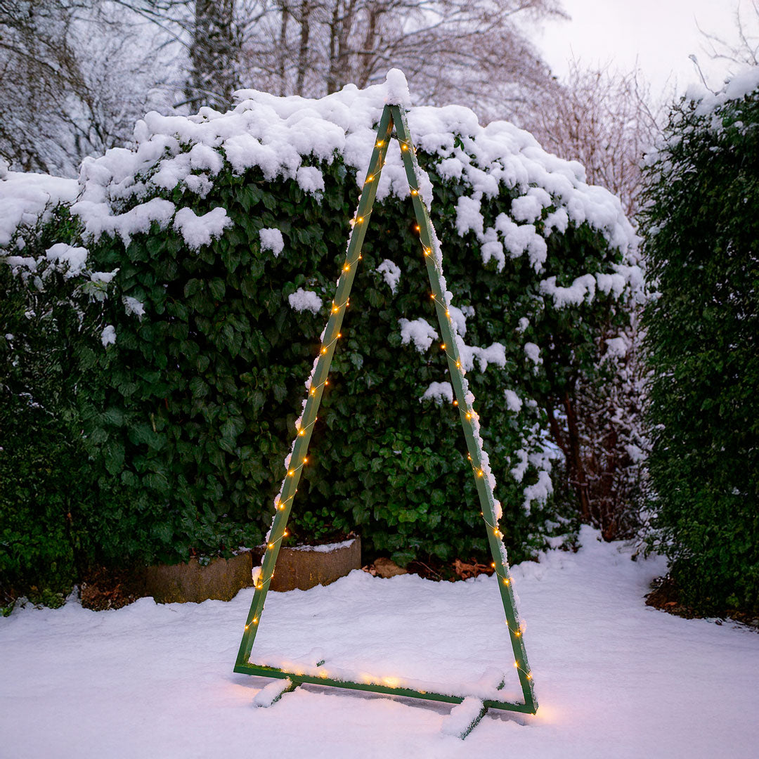 DIY Weihnachtsbaum selbst bauen aus Dachlatten - Anleitung