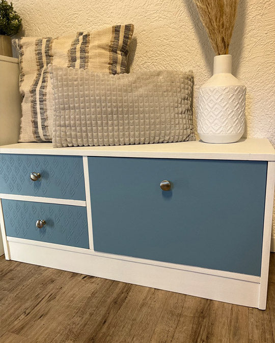 Kommode im Kreidefarben Farbton Aqua Blue gestrichen.