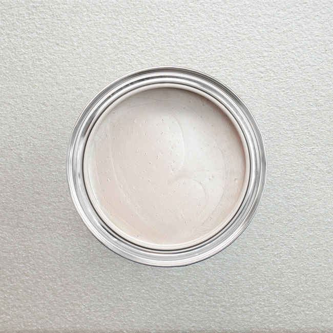 Farbton White Pearl in Dose von oben fotografiert