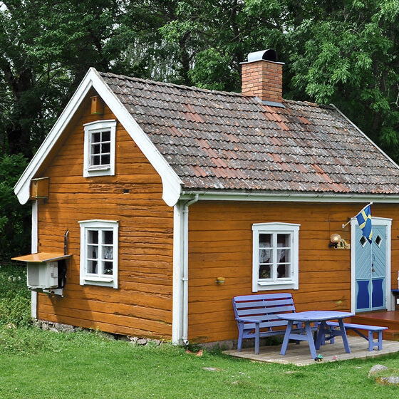 Holzhütte im Wald mit Lasur Eiche dunkel gestrichen
