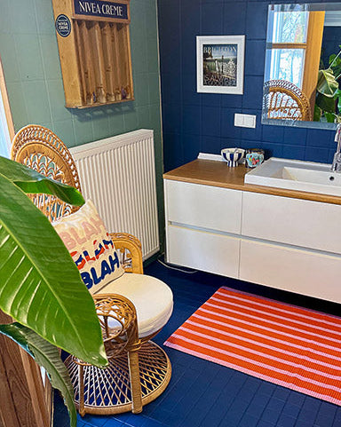 Badezimmerfliesen in der Fliesenfarbe Navy Blue