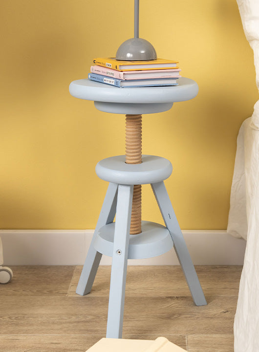 Nachherfoto eines Hockers im Farbton Baby Blue