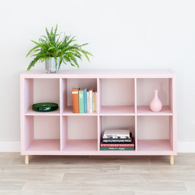 Gestrichenes IKEA Kallax im hellen Rosa Farbton Blush