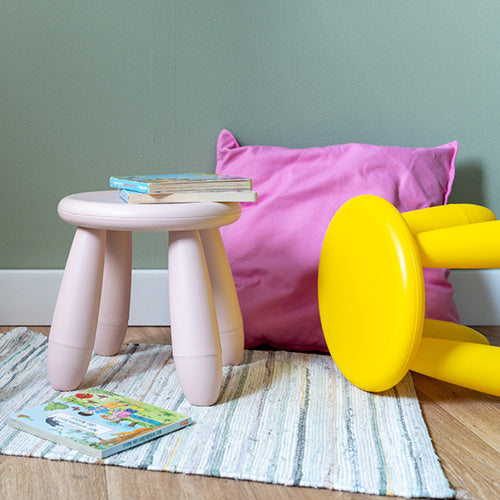 Mit Buntlack im zarten Rosaton Cashmere gestrichener IKEA Mammut Kinderhocker
