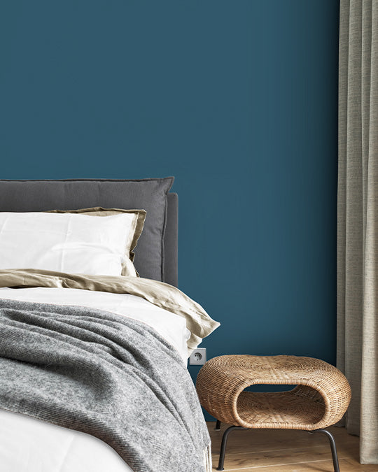Schlafzimmer im dunklen Schwarz-Blau Ocean