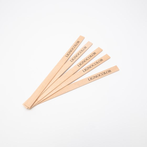 Set aus Lignocolor Holzspatel auf weißem Untergrund